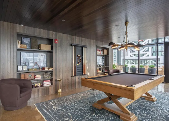 Apartamento River North 1br W Gym Lounge Roof Nr Riverwalk Chi-900