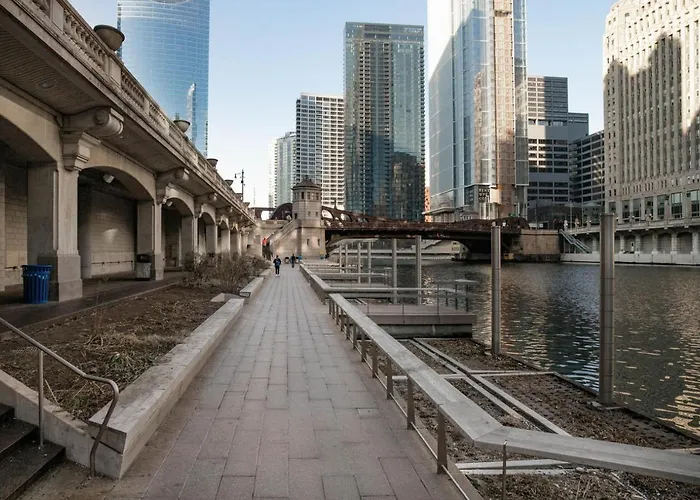 River North 1br W Gym Lounge Roof Nr Riverwalk Chi-900 Chicago