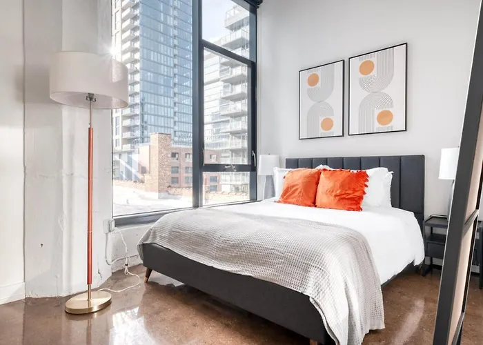 River North 1br W Gym Lounge Roof Nr Riverwalk Chi-900